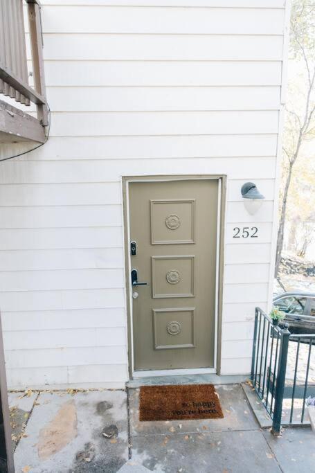 Cozy Apartment A Few Steps From The Capitol Salt Lake City Exterior photo