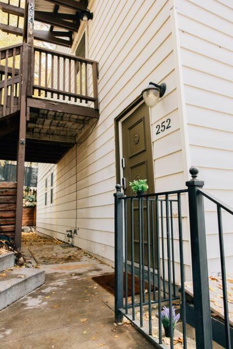 Cozy Apartment A Few Steps From The Capitol Salt Lake City Exterior photo